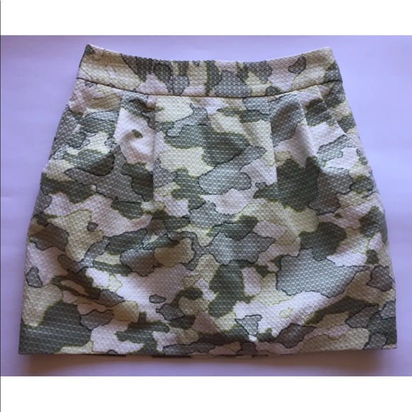 Club Monaco Women Mini Skirt Camouflage Print Pleated Green Cream 4 - Picture 8 of 8